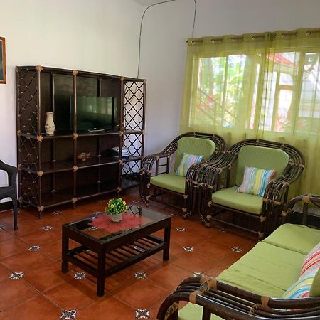 Casa Veronica A 2 Kilometros Del Irtra Retalhuleu Eksteriør billede