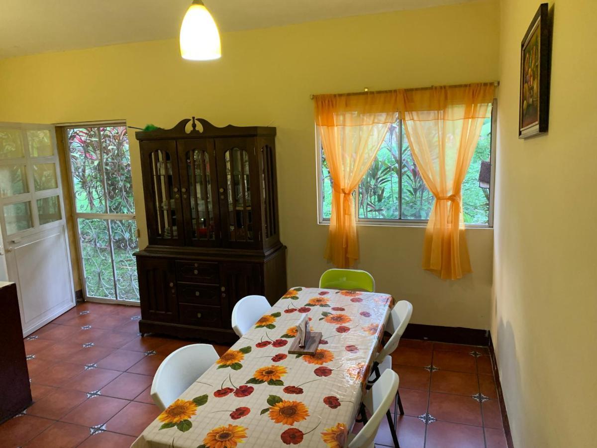 Casa Veronica A 2 Kilometros Del Irtra Retalhuleu Eksteriør billede